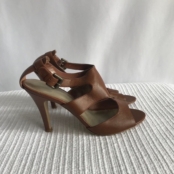 Nine West Tan Heels - Picture 1 of 8